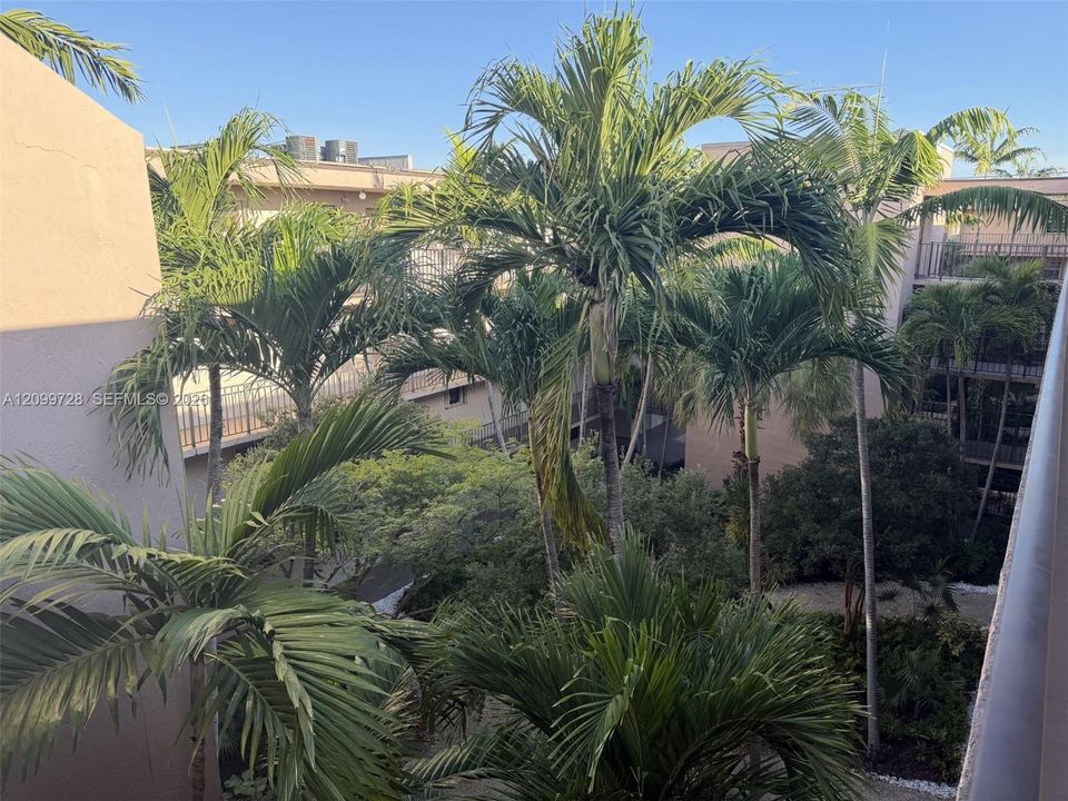 For Rent: $2,100 (2 beds, 2 baths, 1070 Square Feet)