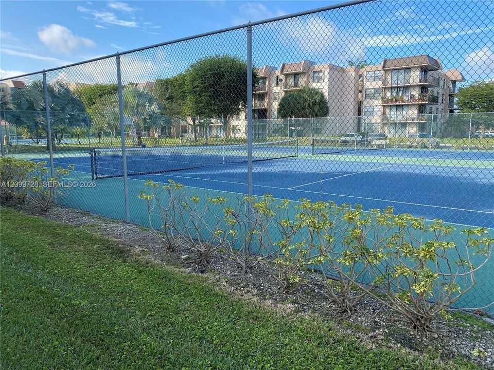For Rent: $2,100 (2 beds, 2 baths, 1070 Square Feet)