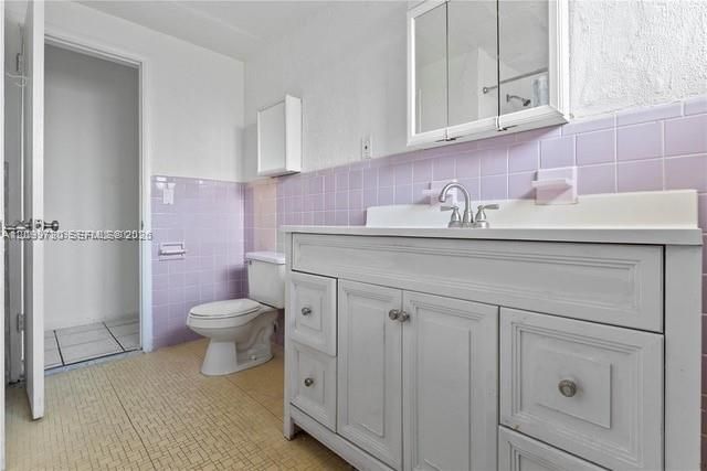 For Rent: $1,799 (1 beds, 1 baths, 900 Square Feet)