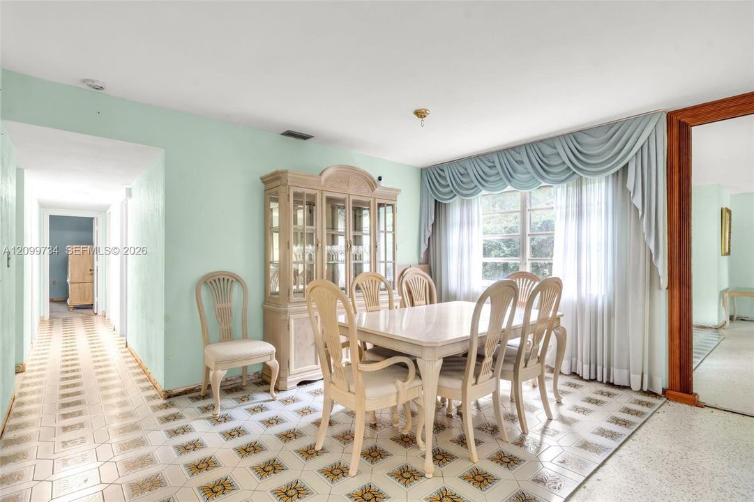 На продажу: $995,000 (4 спален, 2 ванн, 2134 Квадратных фут)