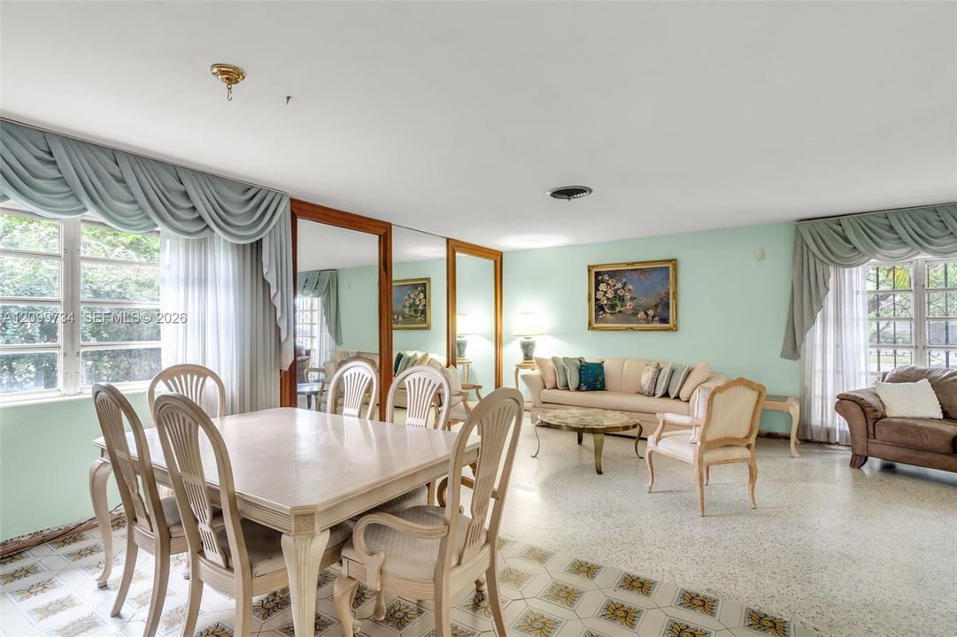 На продажу: $995,000 (4 спален, 2 ванн, 2134 Квадратных фут)
