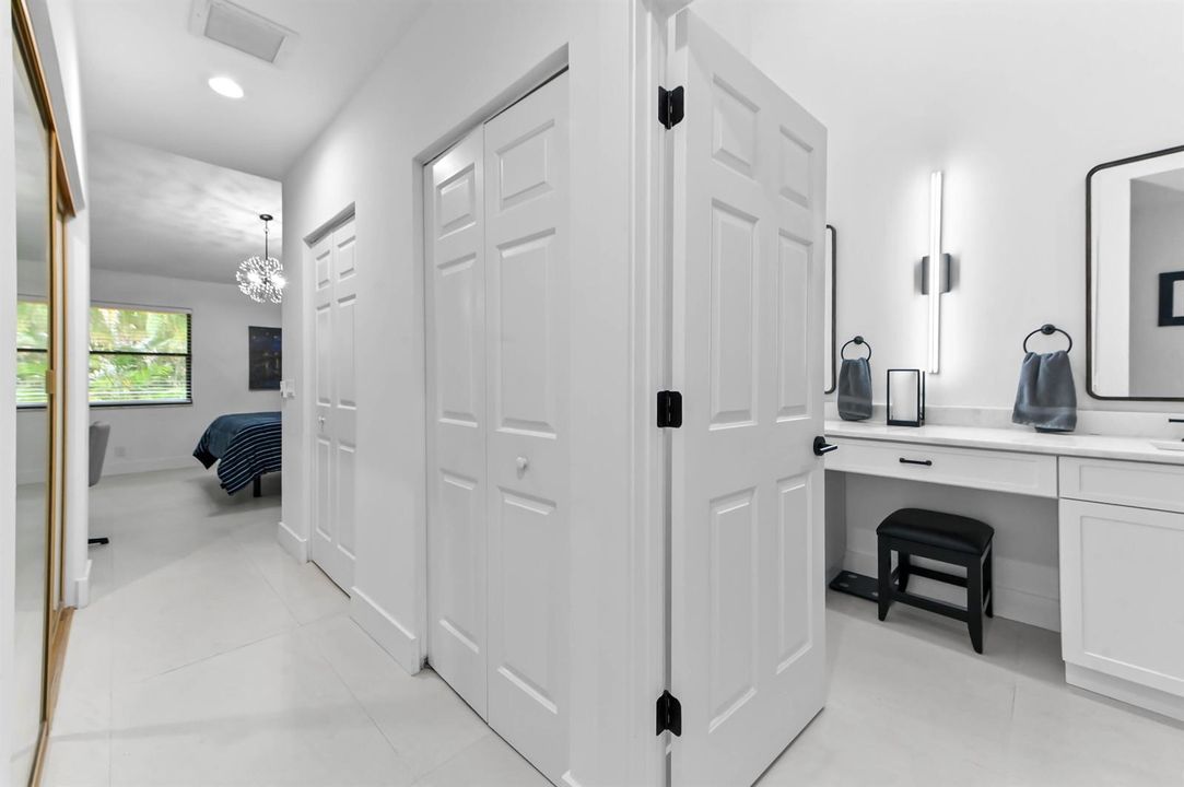 19 Hallway 01