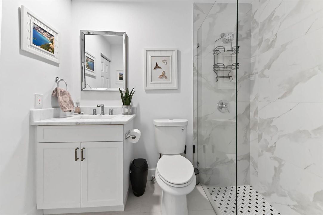18 bathroom 01