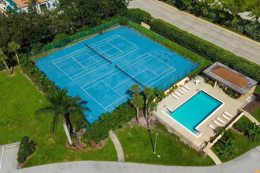 Pool & Tennis