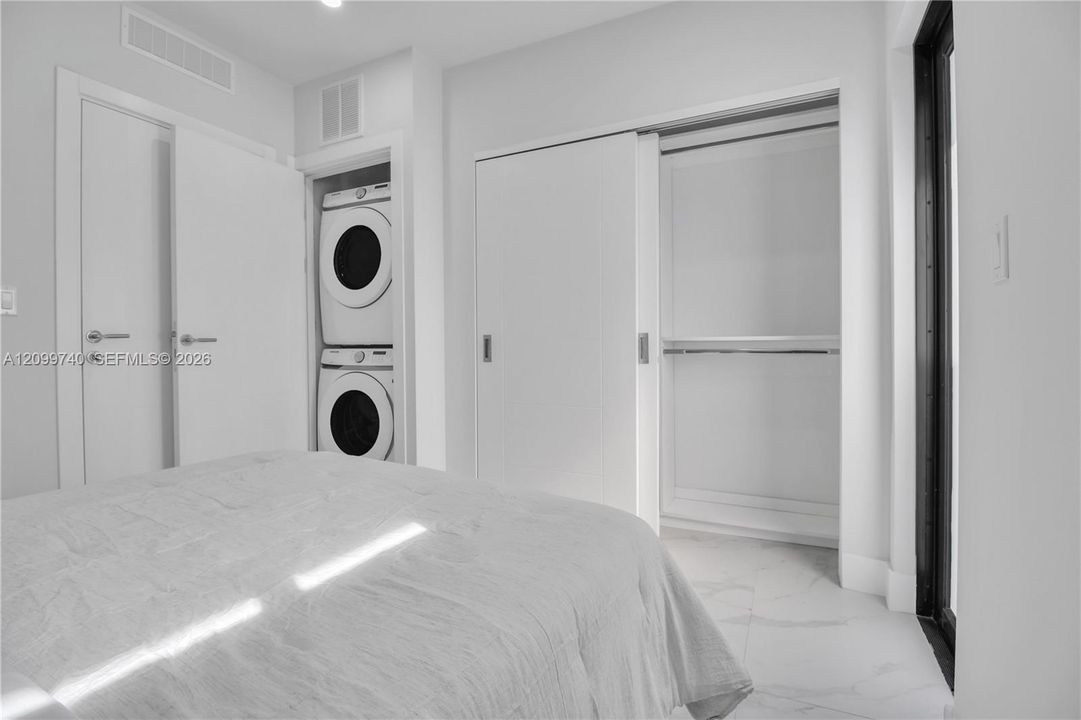 В аренду: $2,500 (1 спален, 1 ванн, 0 Квадратных фут)