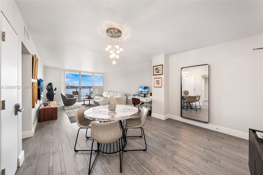 For Sale: $899,000 (2 beds, 2 baths, 1088 Square Feet)