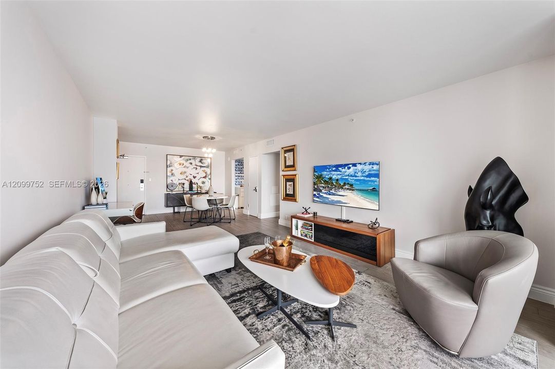For Sale: $899,000 (2 beds, 2 baths, 1088 Square Feet)