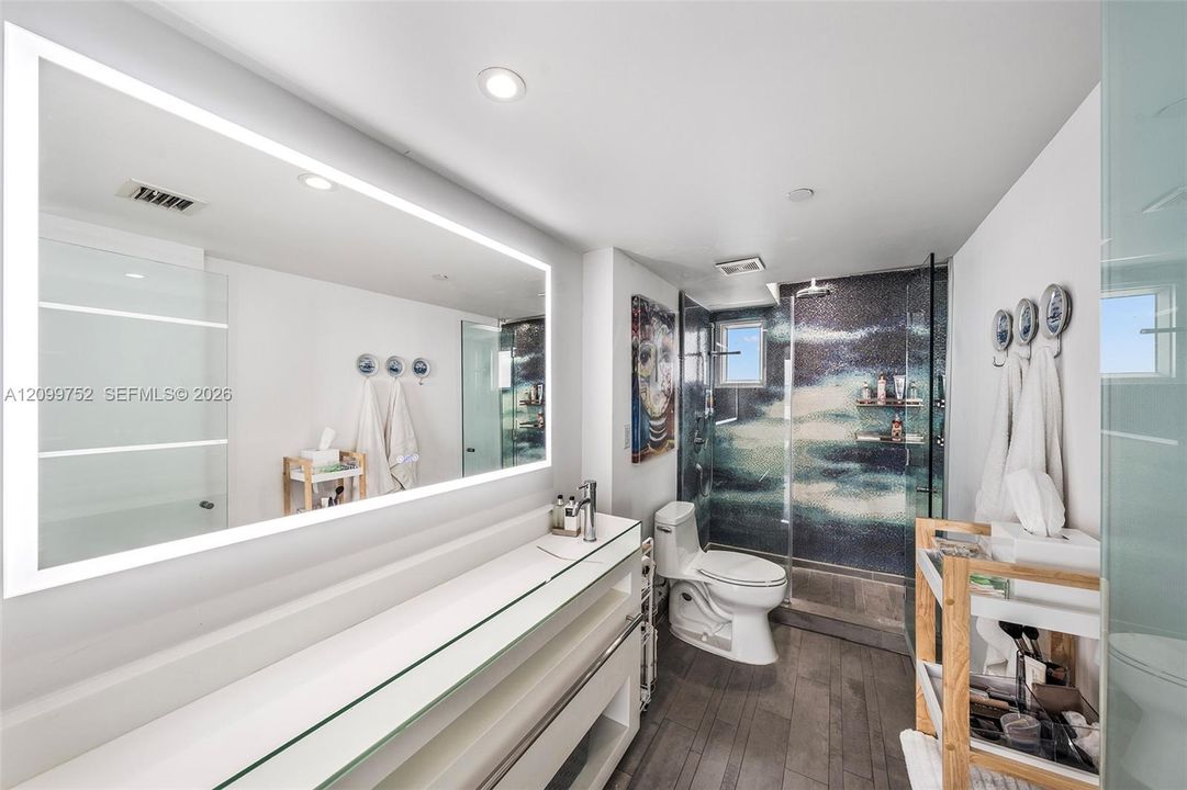 For Sale: $899,000 (2 beds, 2 baths, 1088 Square Feet)