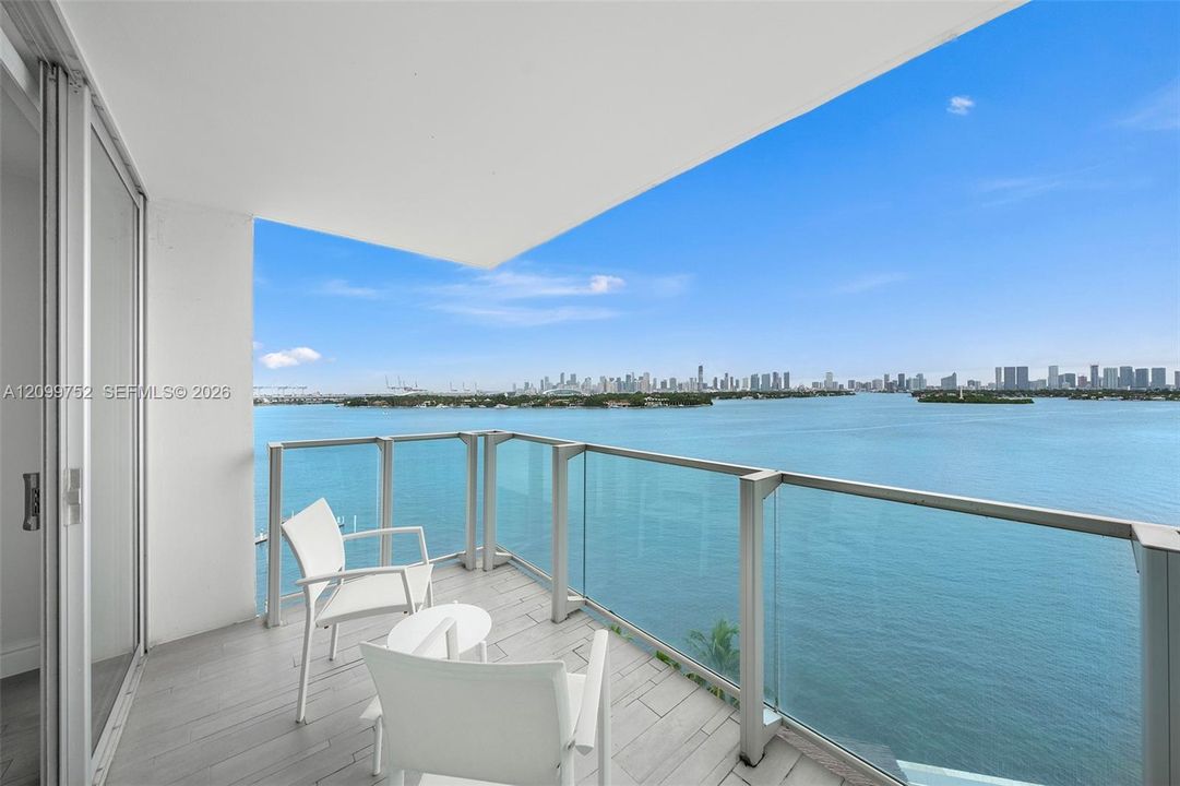 For Sale: $899,000 (2 beds, 2 baths, 1088 Square Feet)