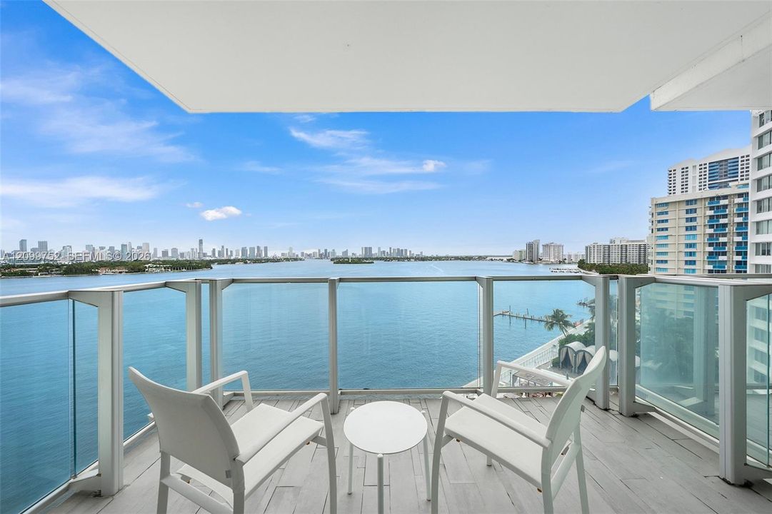 For Sale: $899,000 (2 beds, 2 baths, 1088 Square Feet)