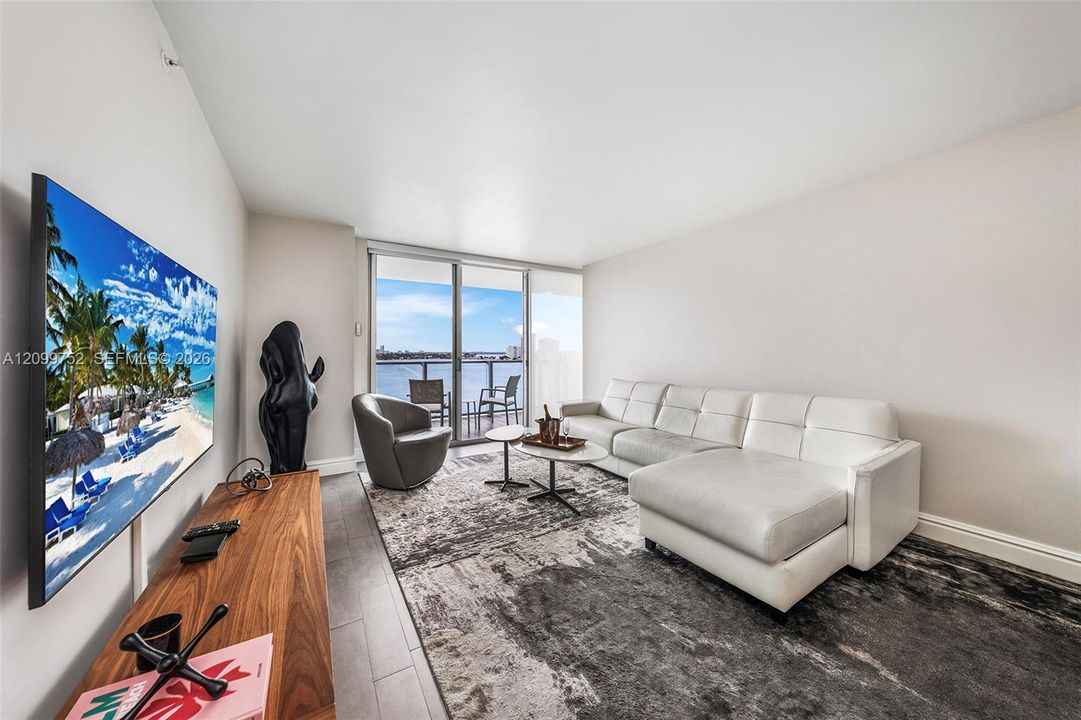 For Sale: $899,000 (2 beds, 2 baths, 1088 Square Feet)