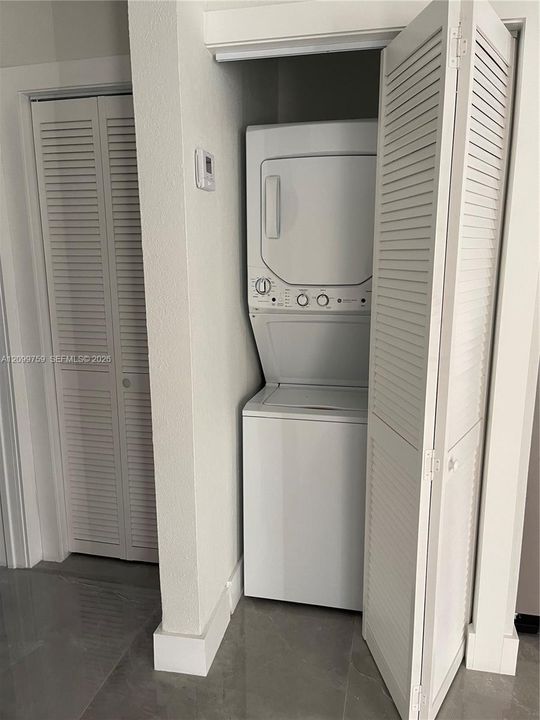 В аренду: $2,000 (2 спален, 1 ванн, 3088 Квадратных фут)