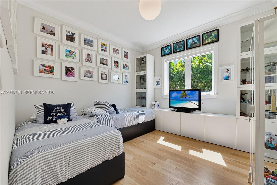 For Sale: $4,290,000 (5 beds, 4 baths, 3284 Square Feet)