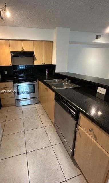 В аренду: $2,250 (2 спален, 2 ванн, 1060 Квадратных фут)