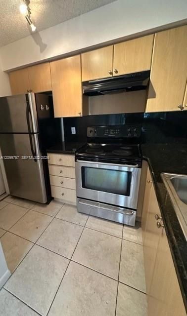 В аренду: $2,250 (2 спален, 2 ванн, 1060 Квадратных фут)