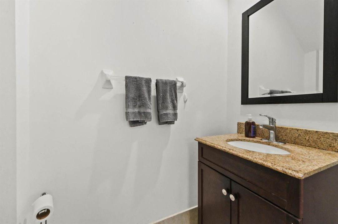 24 Bathroom 03