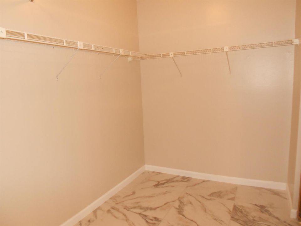 Master Welk-in Closet
