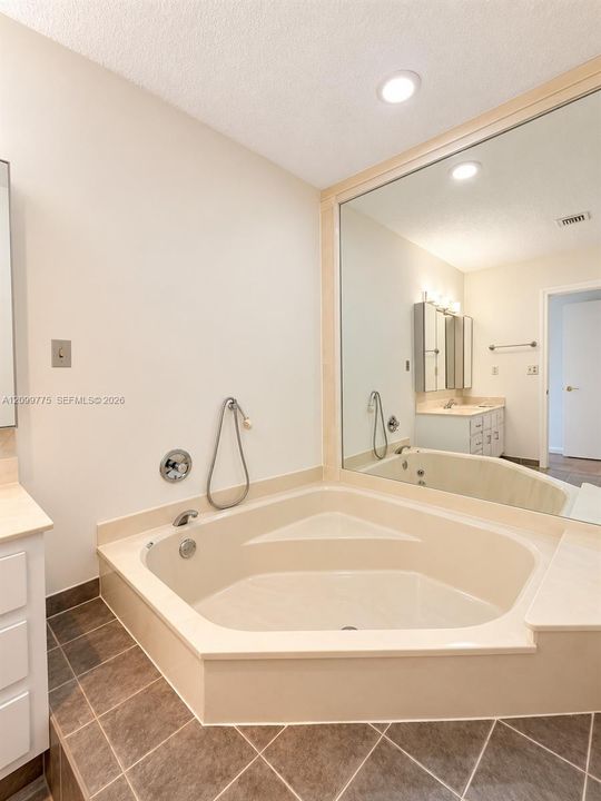 For Sale: $449,790 (2 beds, 2 baths, 1630 Square Feet)