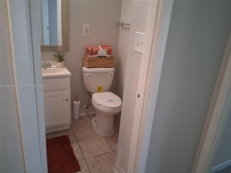 В аренду: $1,400 (2 спален, 1 ванн, 850 Квадратных фут)