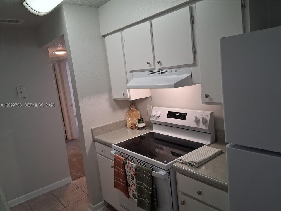В аренду: $1,400 (2 спален, 1 ванн, 850 Квадратных фут)