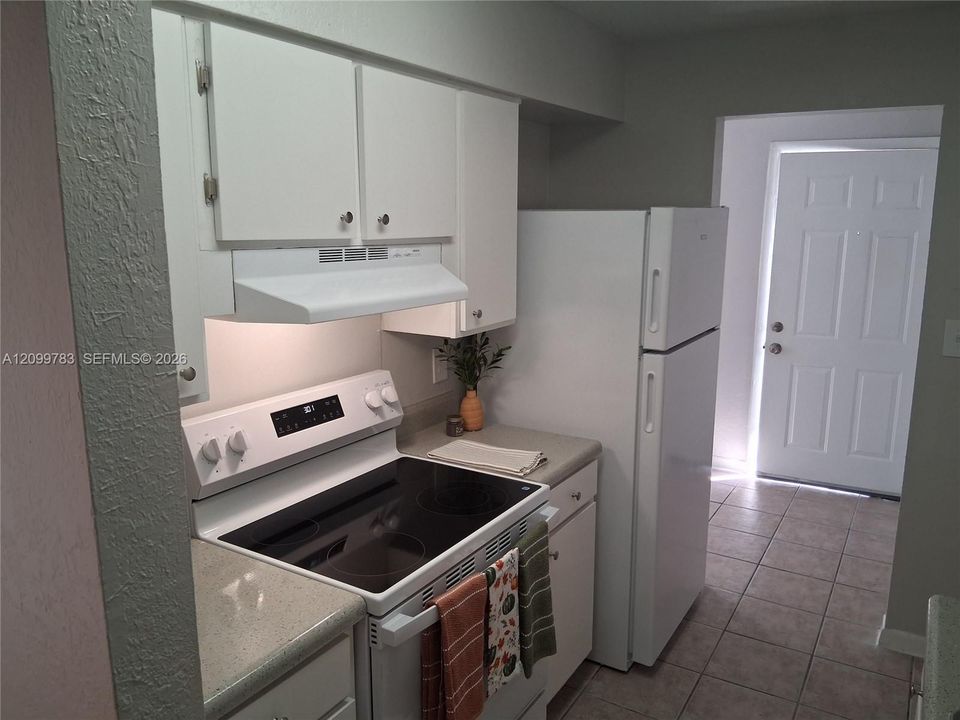 В аренду: $1,400 (2 спален, 1 ванн, 850 Квадратных фут)