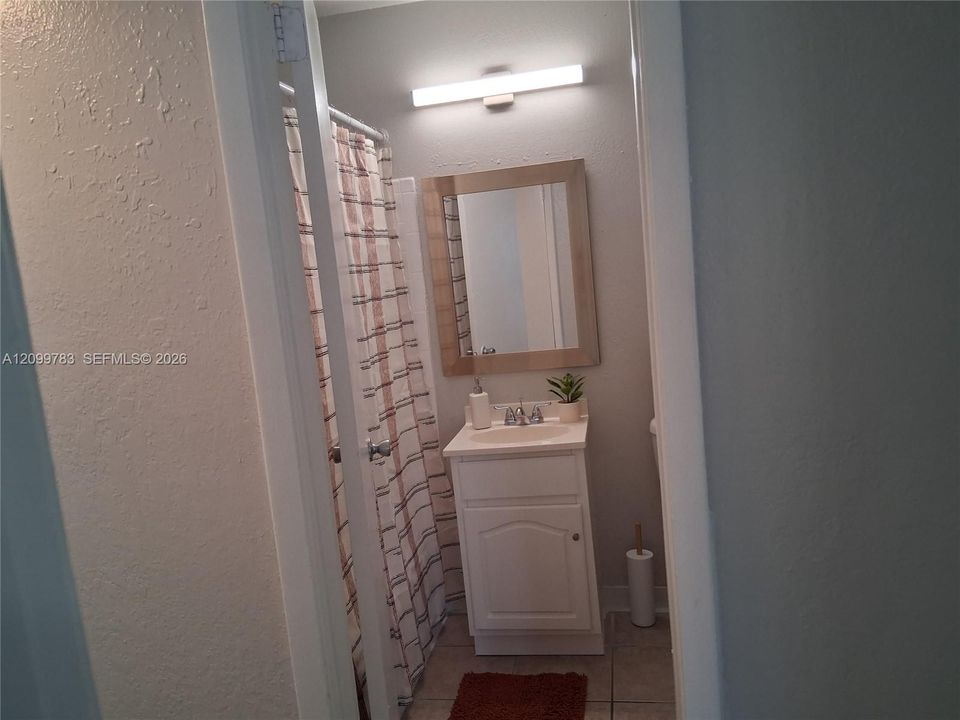 В аренду: $1,400 (2 спален, 1 ванн, 850 Квадратных фут)