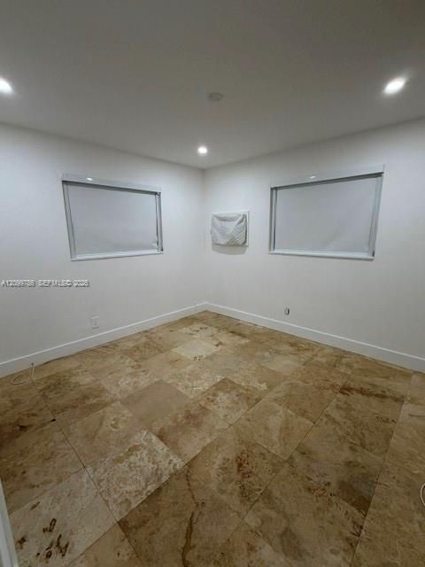 For Rent: $3,200 (2 beds, 1 baths, 988 Square Feet)