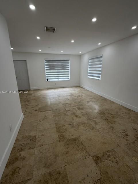 For Rent: $3,200 (2 beds, 1 baths, 988 Square Feet)