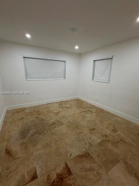 For Rent: $3,200 (2 beds, 1 baths, 988 Square Feet)