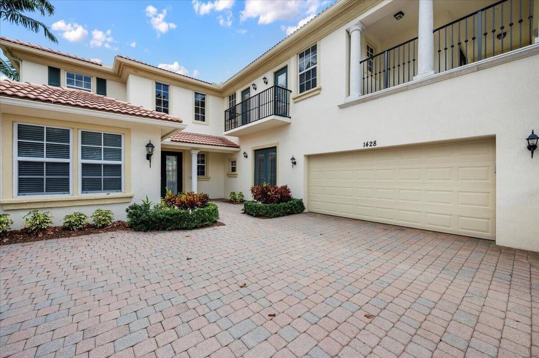 Large Open Courtyard Driveway