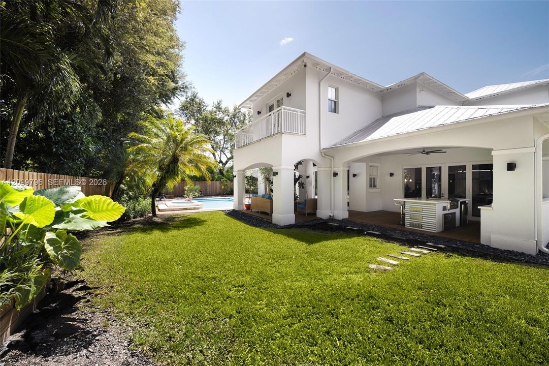 В аренду: $24,000 (6 спален, 6 ванн, 4197 Квадратных фут)