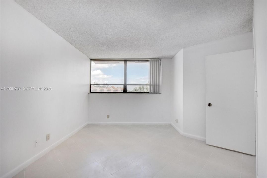 For Rent: $1,800 (2 beds, 2 baths, 1030 Square Feet)