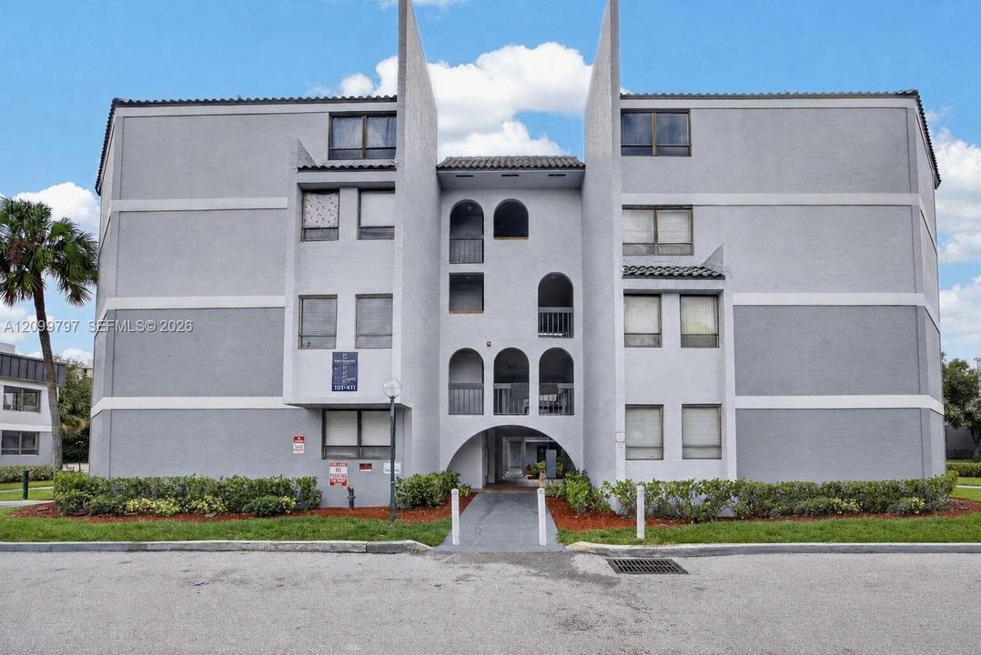 For Rent: $1,800 (2 beds, 2 baths, 1030 Square Feet)