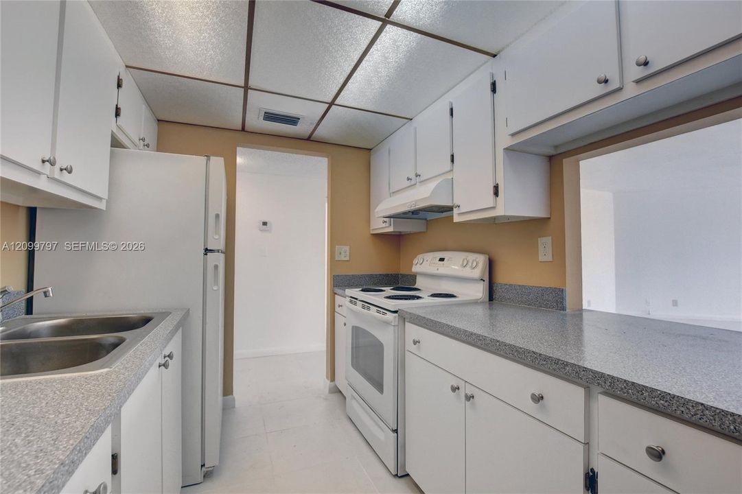 For Rent: $1,800 (2 beds, 2 baths, 1030 Square Feet)