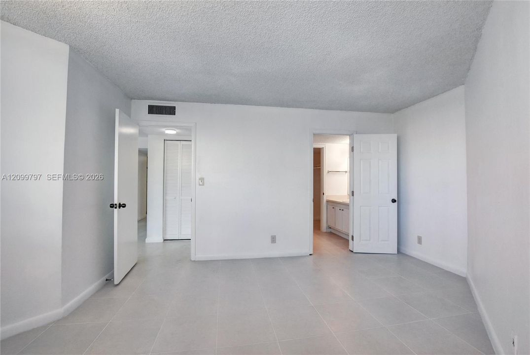 For Rent: $1,800 (2 beds, 2 baths, 1030 Square Feet)