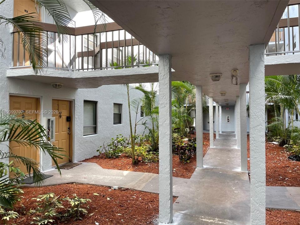 For Rent: $1,800 (2 beds, 2 baths, 1030 Square Feet)