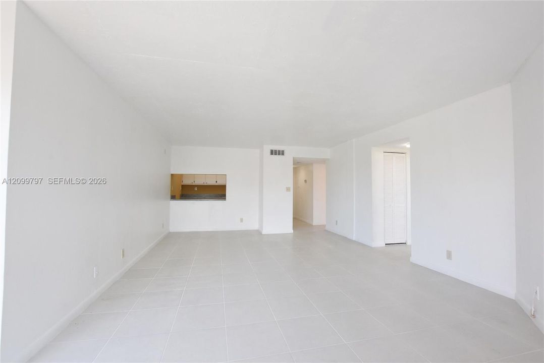 For Rent: $1,800 (2 beds, 2 baths, 1030 Square Feet)