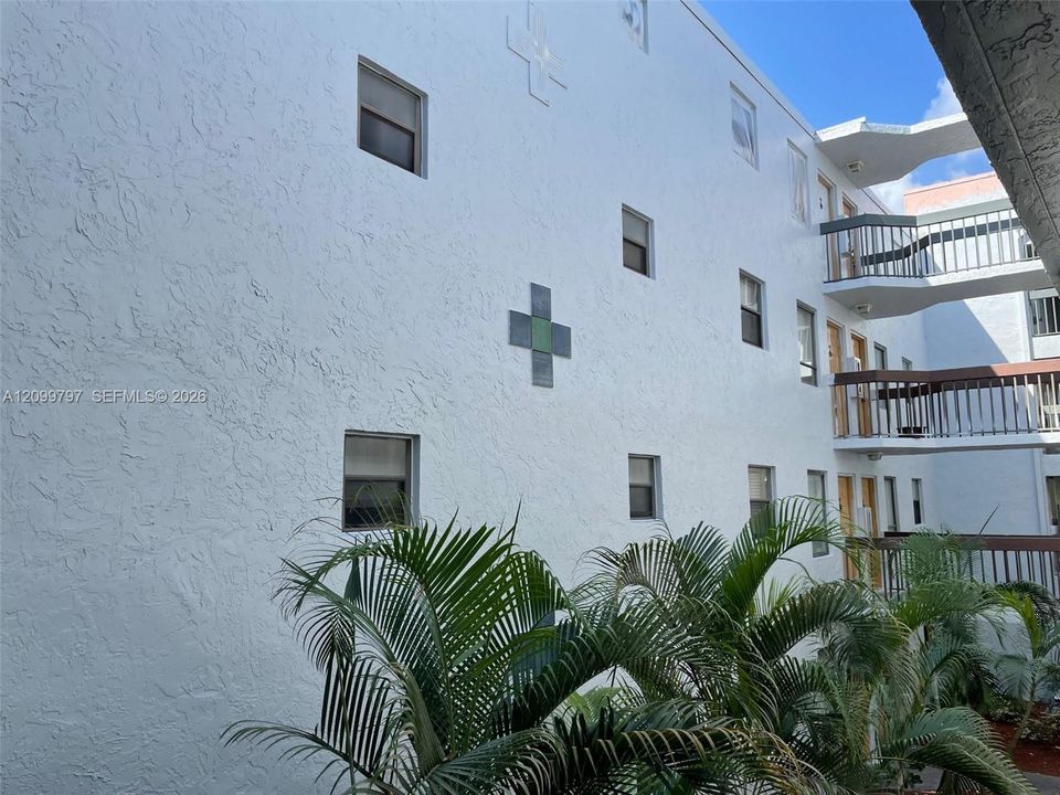 For Rent: $1,800 (2 beds, 2 baths, 1030 Square Feet)