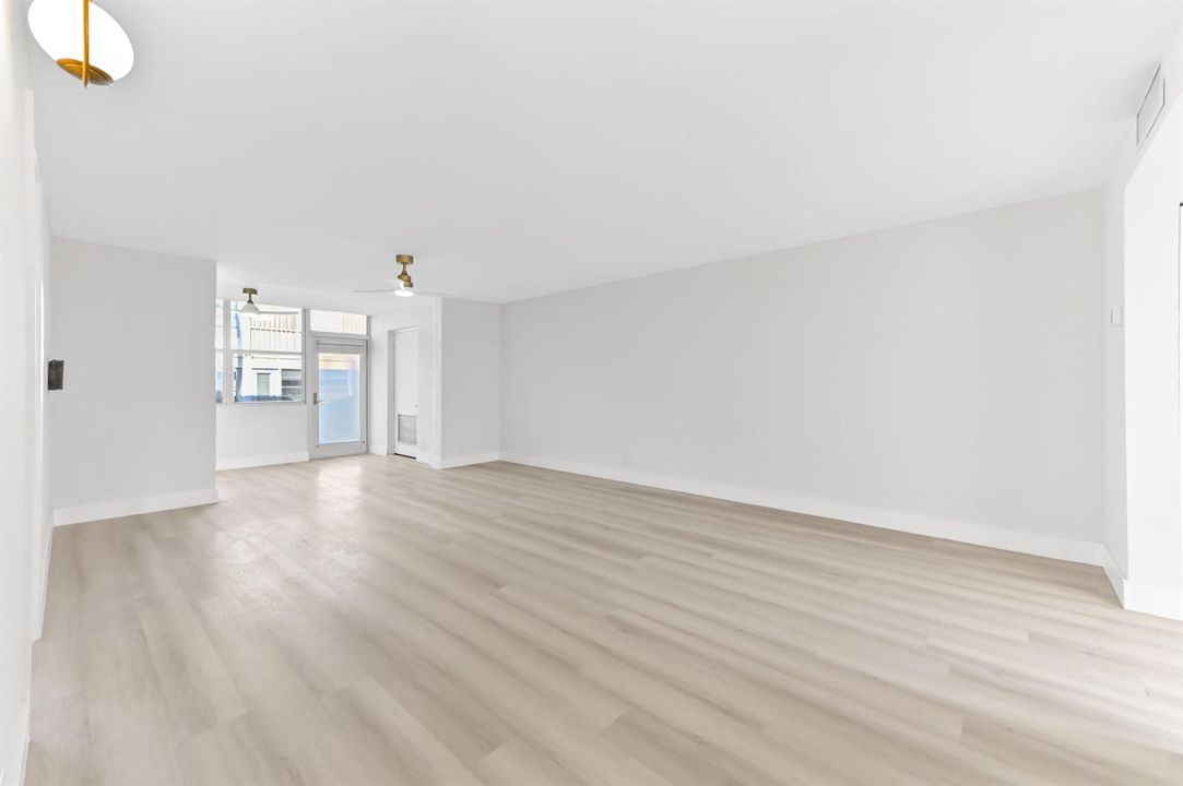 14 living room 06