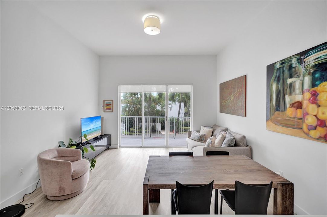 For Rent: $2,500 (2 beds, 2 baths, 1066 Square Feet)