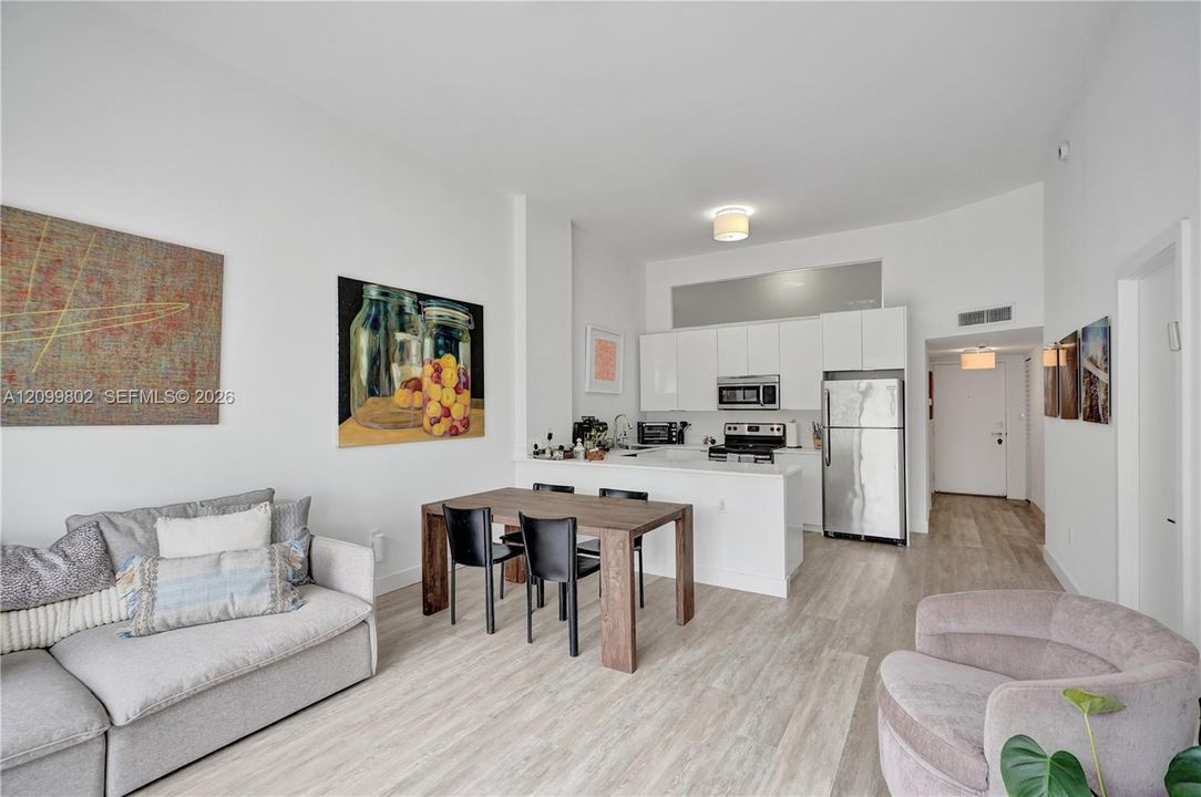 For Rent: $2,500 (2 beds, 2 baths, 1066 Square Feet)
