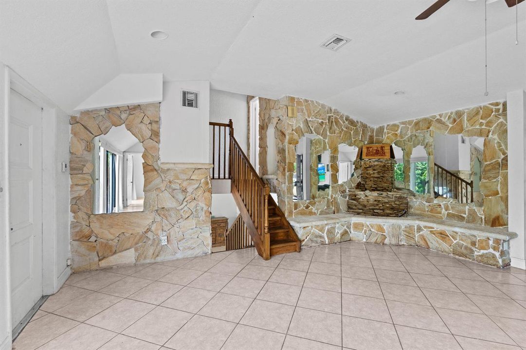 15-web-or-mls-A7409476
