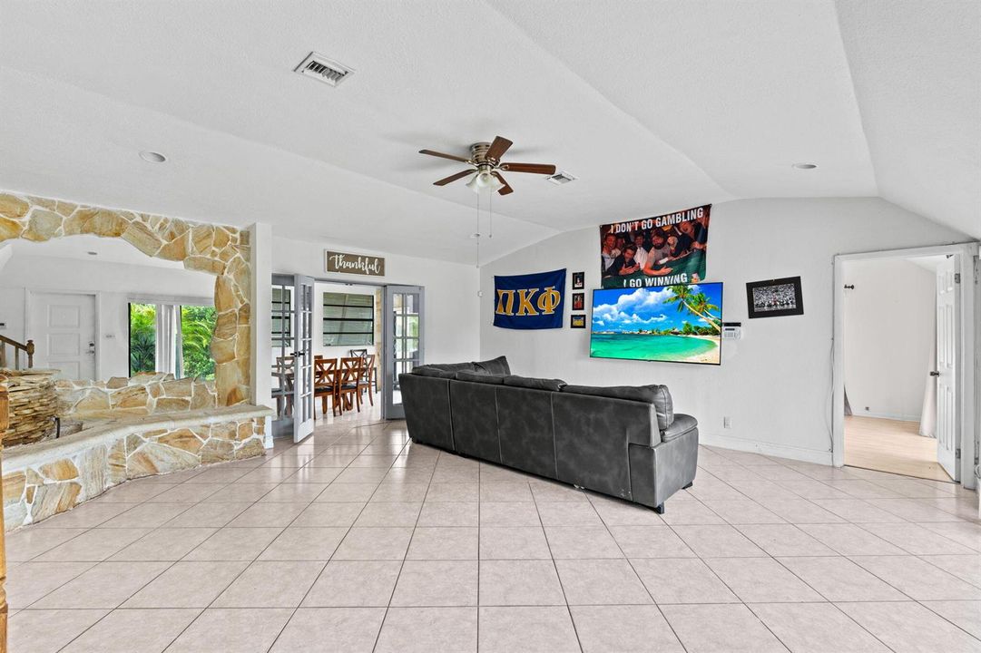 11-web-or-mls-A7409485