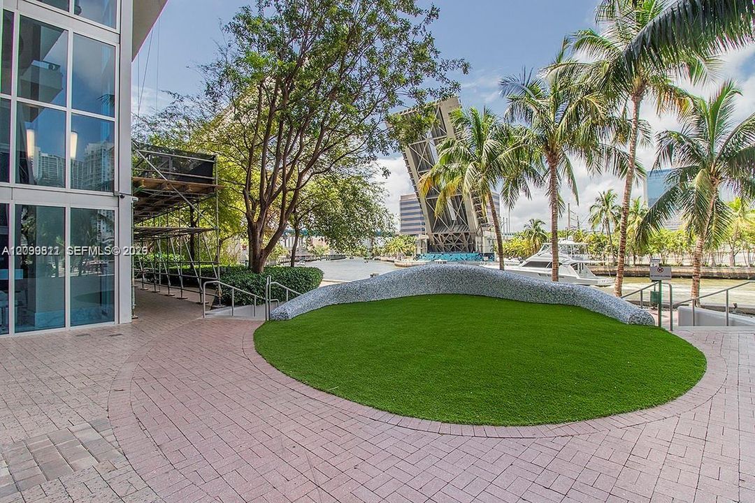 For Rent: $2,650 (1 beds, 1 baths, 789 Square Feet)