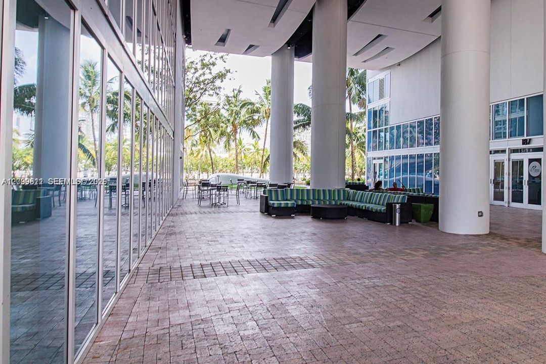 For Rent: $2,650 (1 beds, 1 baths, 789 Square Feet)