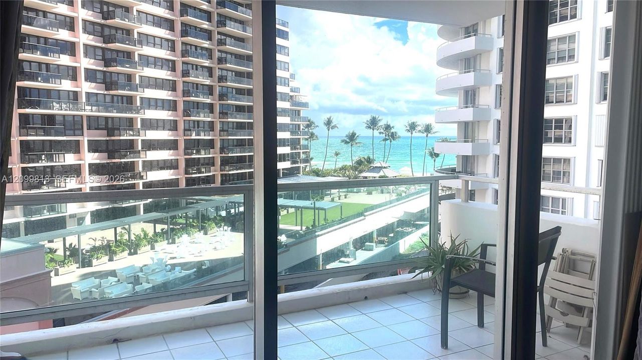 В аренду: $4,500 (2 спален, 2 ванн, 1030 Квадратных фут)