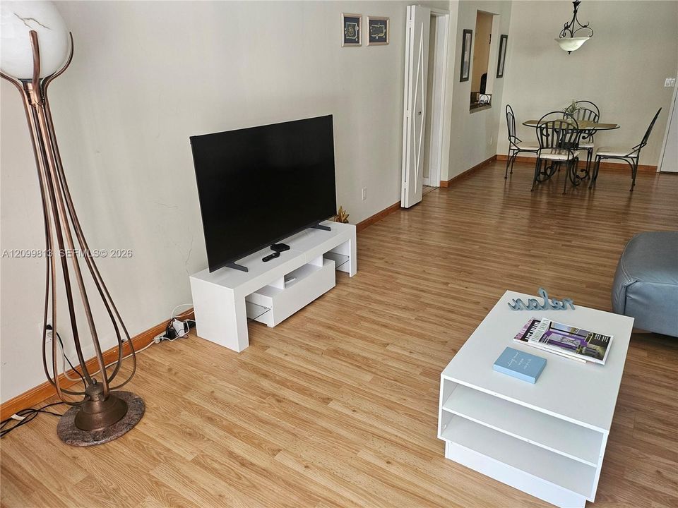 В аренду: $4,500 (2 спален, 2 ванн, 1030 Квадратных фут)