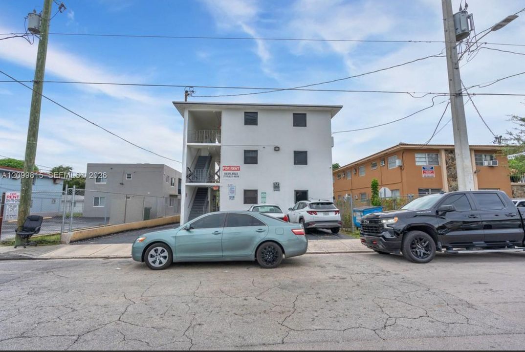 220 SW 18th Avenue, Miami, FL 33135
