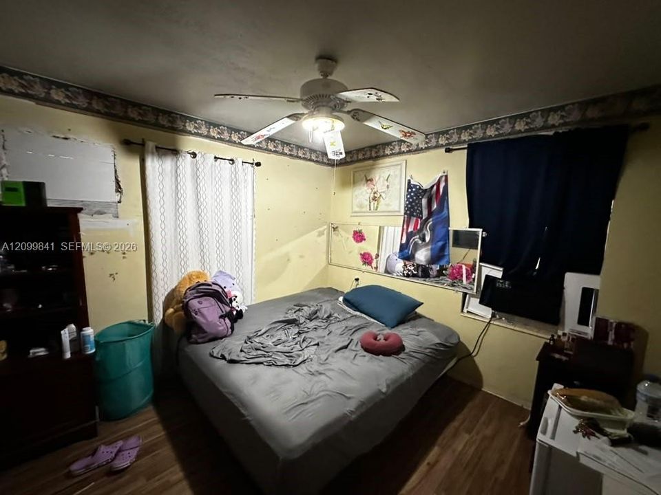 На продажу: $349,999 (2 спален, 1 ванн, 1228 Квадратных фут)