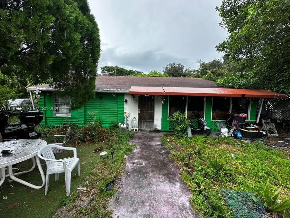 На продажу: $349,999 (2 спален, 1 ванн, 1228 Квадратных фут)